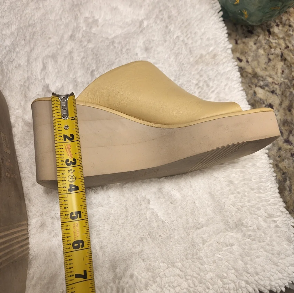 Women's Tan Slide Sandals